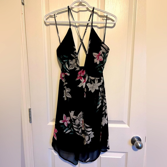 Flowy Summer Dress with Open Back - Medium - Picture 1 of 3